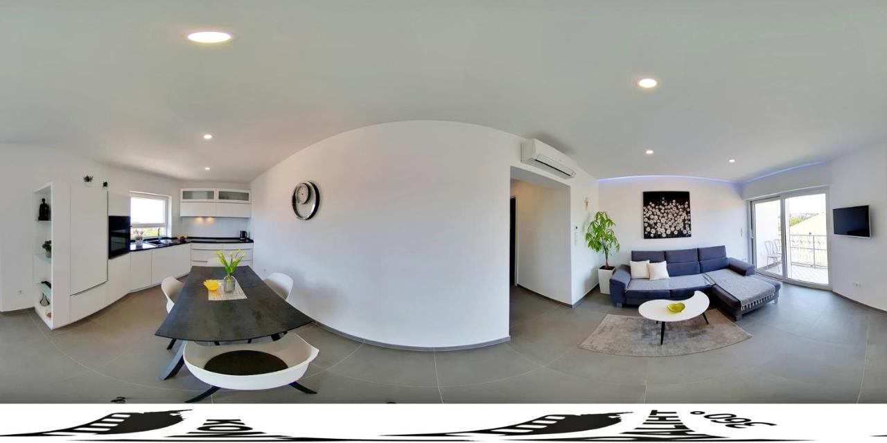Apartments Mary Malinska Bagian luar foto