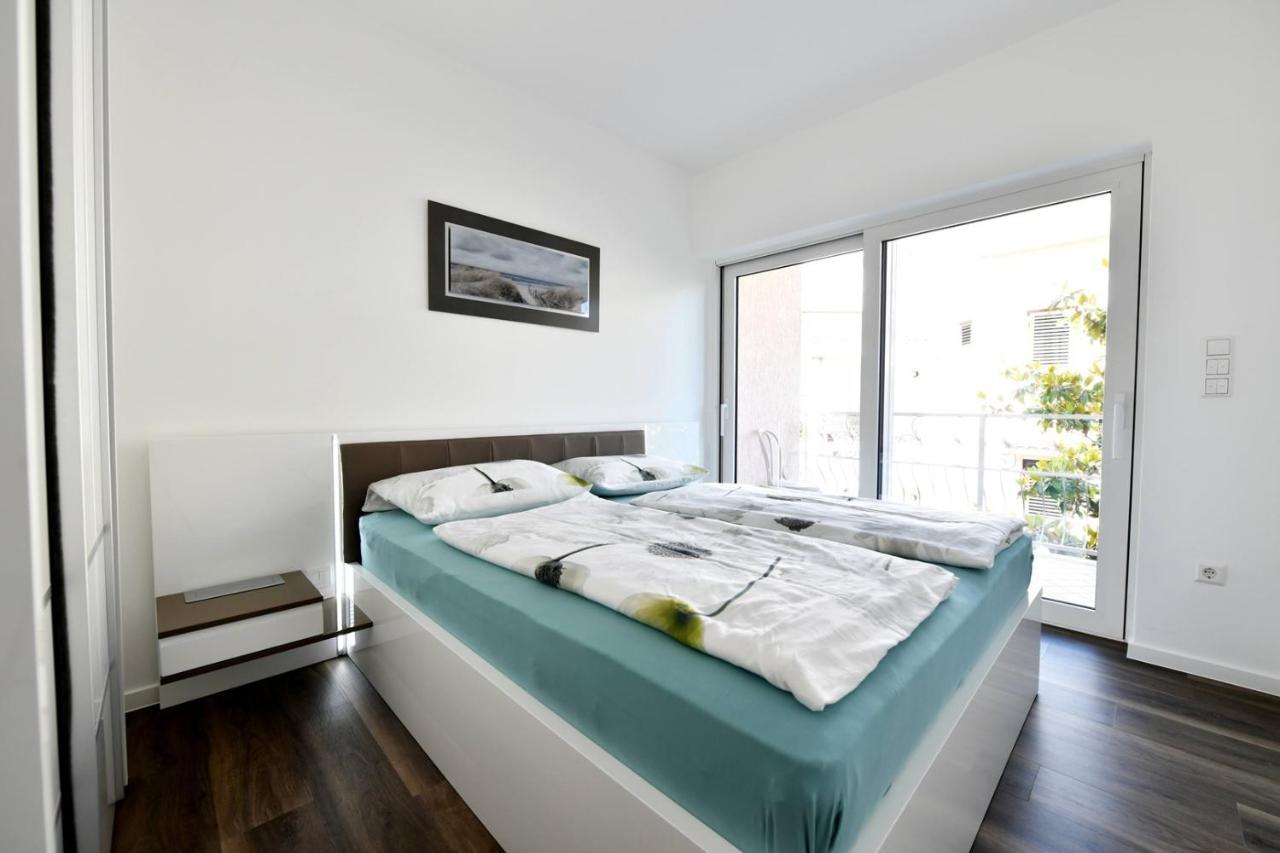 Apartments Mary Malinska Bagian luar foto