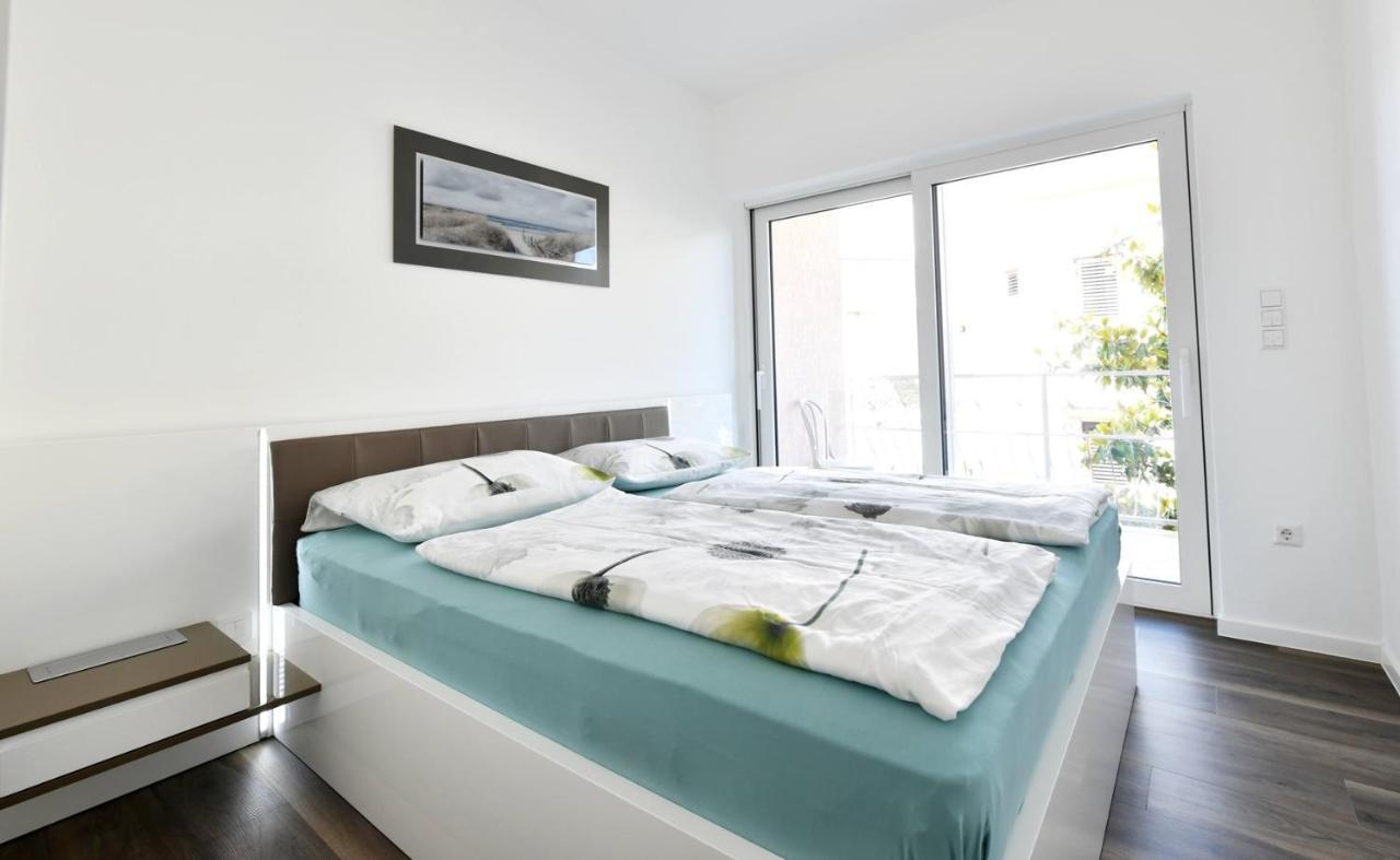 Apartments Mary Malinska Bagian luar foto